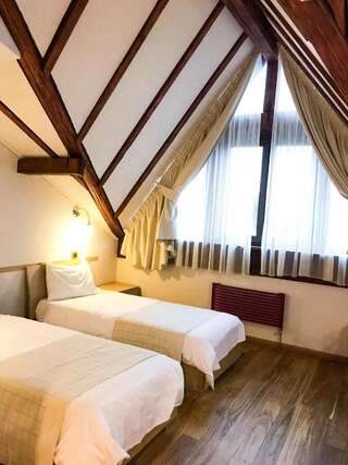 Отель Hotel Sunny Hill Клуж-Напока Стандартный двухместный номер с 2 отдельными кроватями-5